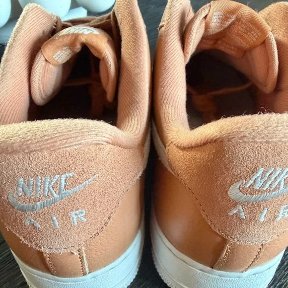 NEW MEN'S NIKE AIR FORCE 1 '07 LX IN AMBER BROWN & PHANTOM! Size 11.5 - Picture 7 of 11
